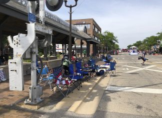 6 morti si 30 raniti intr-o impuscatura la parada din 4 iulie