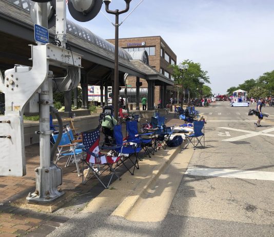 6 morti si 30 raniti intr-o impuscatura la parada din 4 iulie