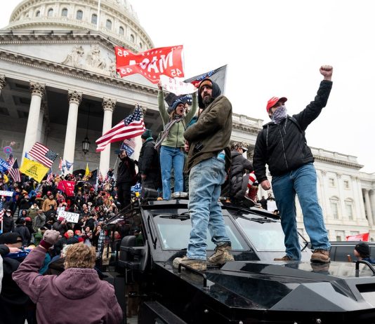 „Acesta este ca un exercitiu activ”: Revoltatii pro-Trump asalteaza Capitoliul SUA