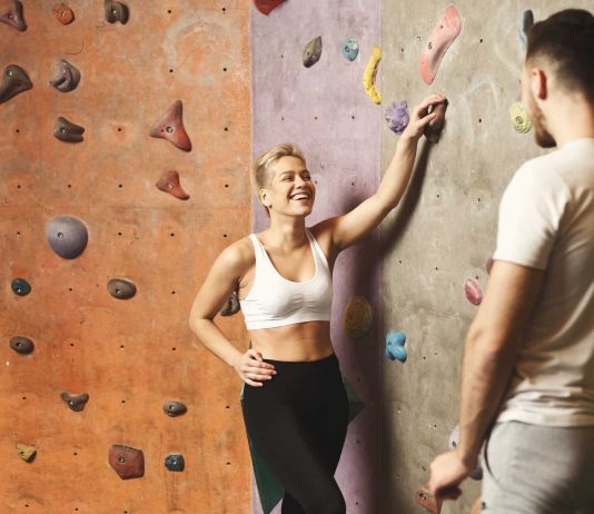 De ce baietilor le plac fetele scunde? 17 motive fascinante