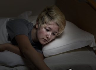 Enurezia patului la copiii mai mari si la adultii tineri este frecventa si tratabila