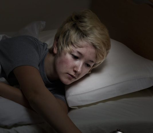 Enurezia patului la copiii mai mari si la adultii tineri este frecventa si tratabila