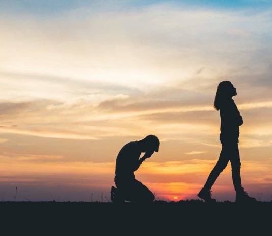 Ea nu are nevoie de un erou. Are nevoie doar de cineva care sa o iubeasca