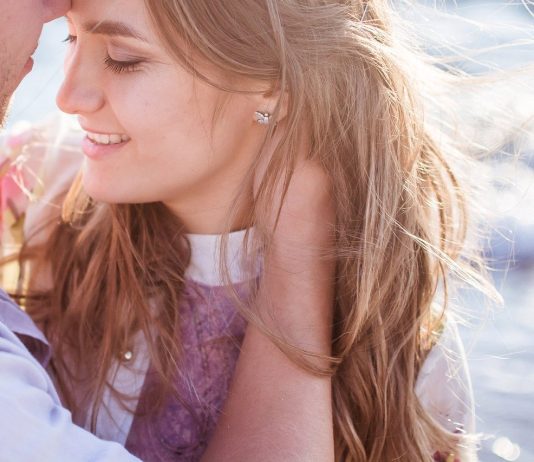 Daca si tu te intrebi ”Oare ma iubeste? Iata 6 semne clare ca el te iubeste