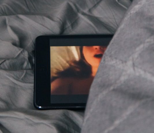 Vizionarea pornografiei transforma creierul