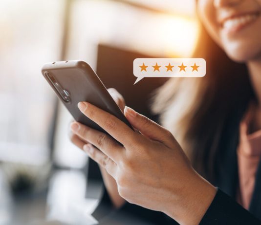 Cum să utilizezi recenziile pentru a te diferenția de concurență